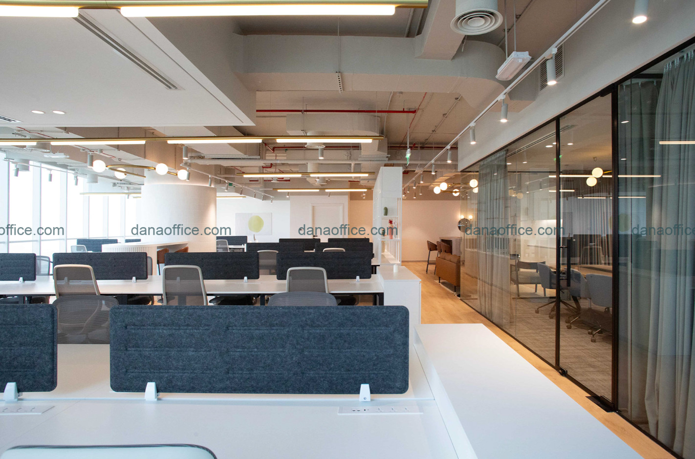 Thiết kế nội thất văn phòng mới 