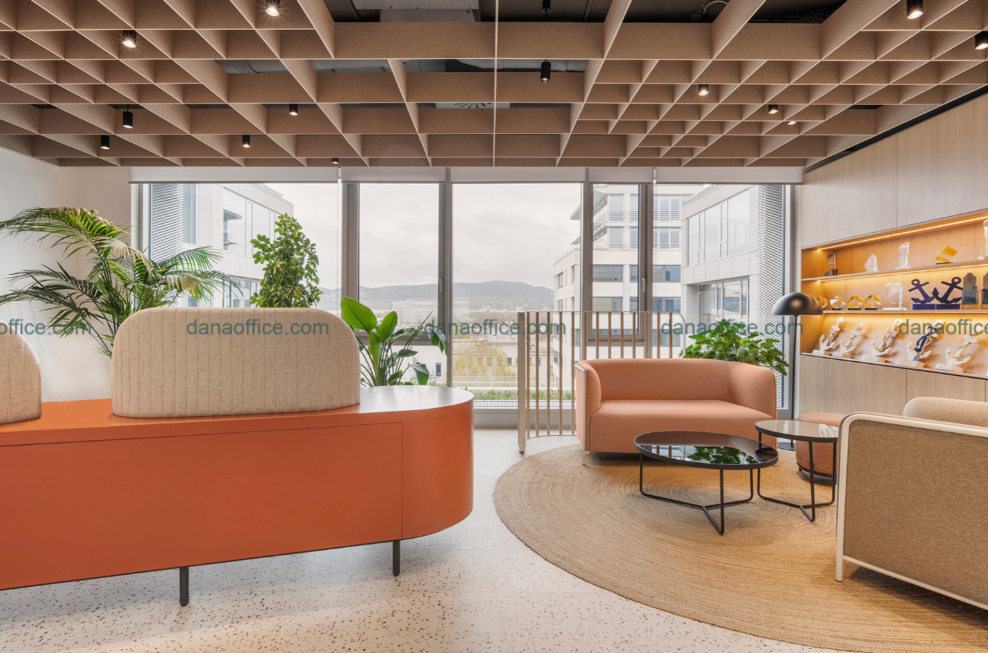 Quầy lễ tân, khu vực tiếp khách sang trọng