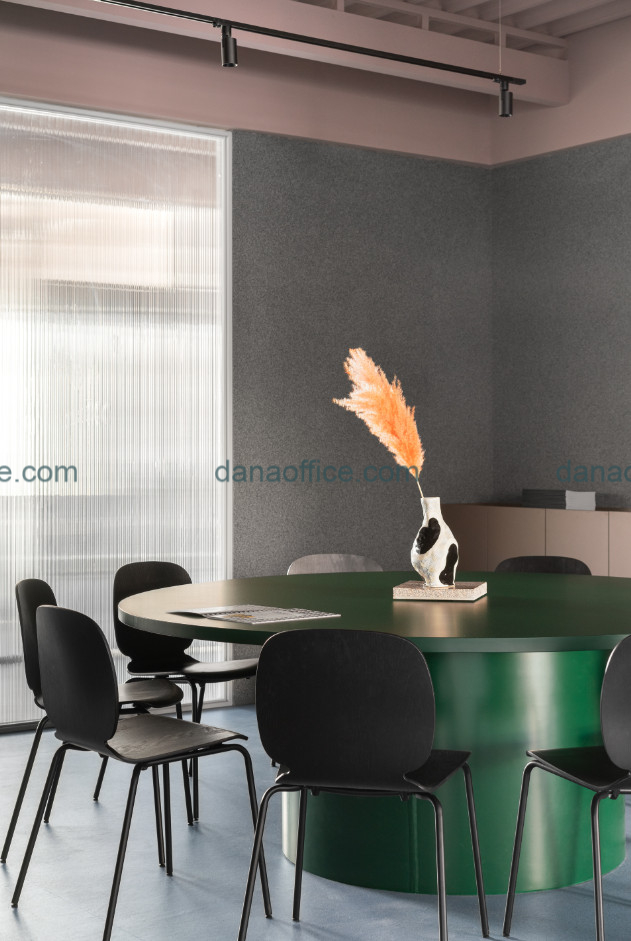 Bàn họp kiểu ấn tượng